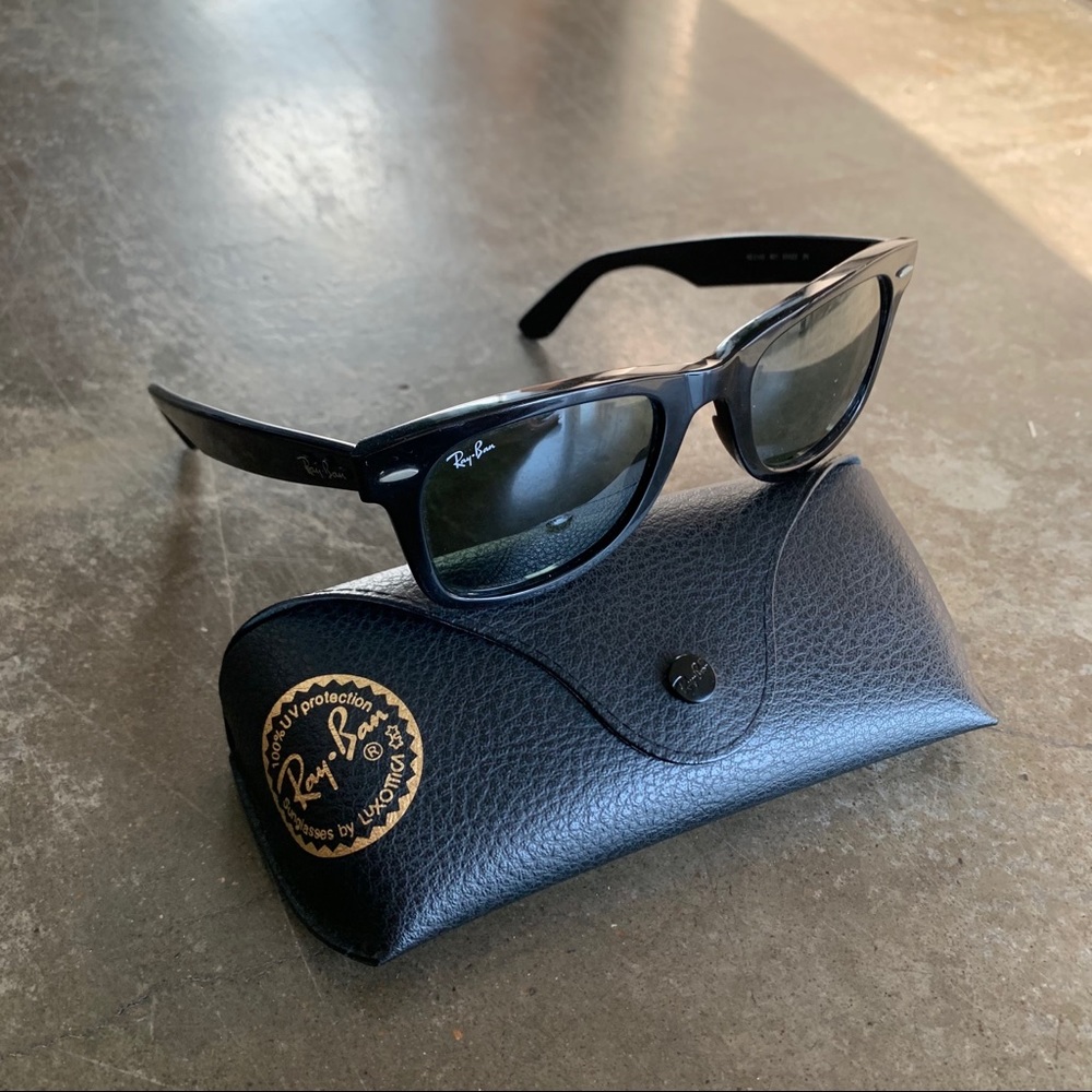 **SOLD** RAY BAN Wayfarer RB 2140 901